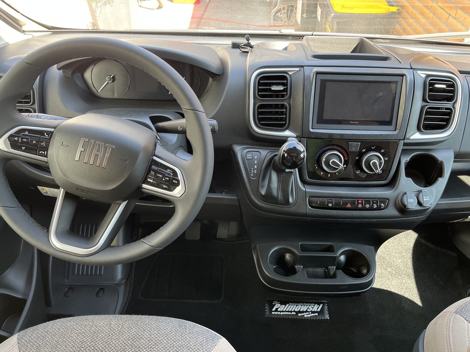 Cockpit des Carado T447 mit Fiat-Armaturenbrett
